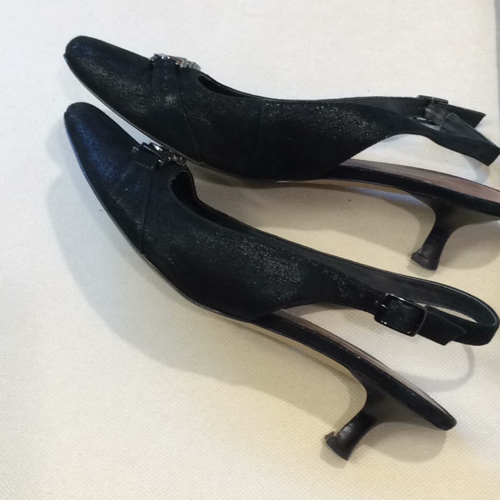 Donald J Pliner Black Slingback ⭐️⭐️⭐️⭐️⭐️ - Picture 3 of 13